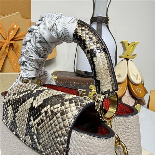 2026120164254672 820